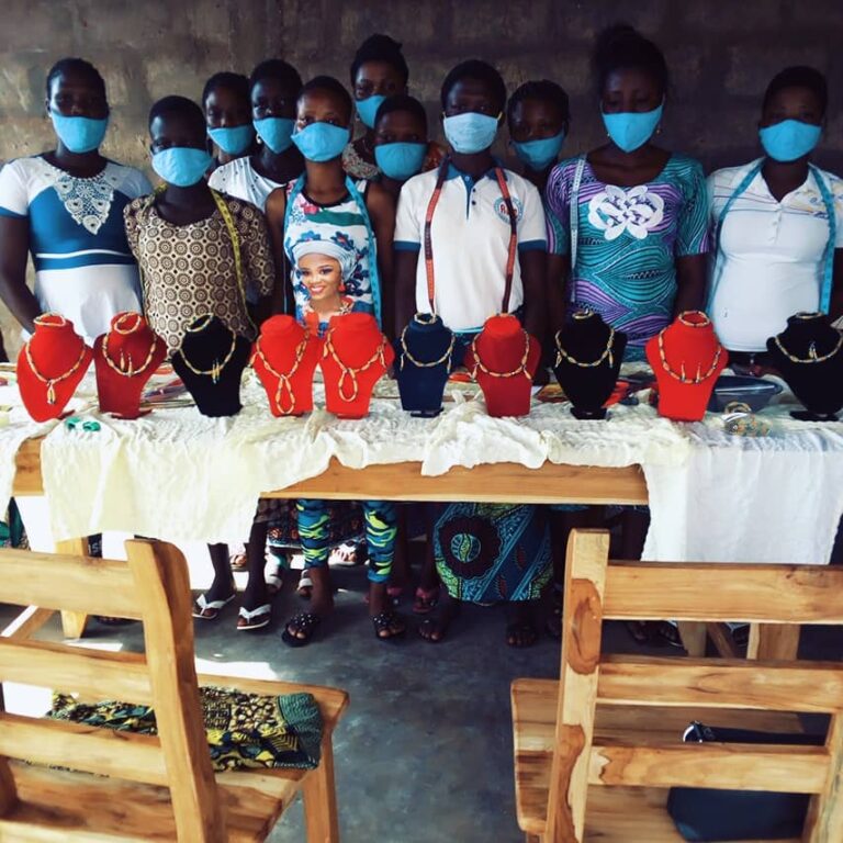 Autonomisation socioéconomique des jeunes filles vulnérables dans la commune de Djakotomey: Démarrage des Formations